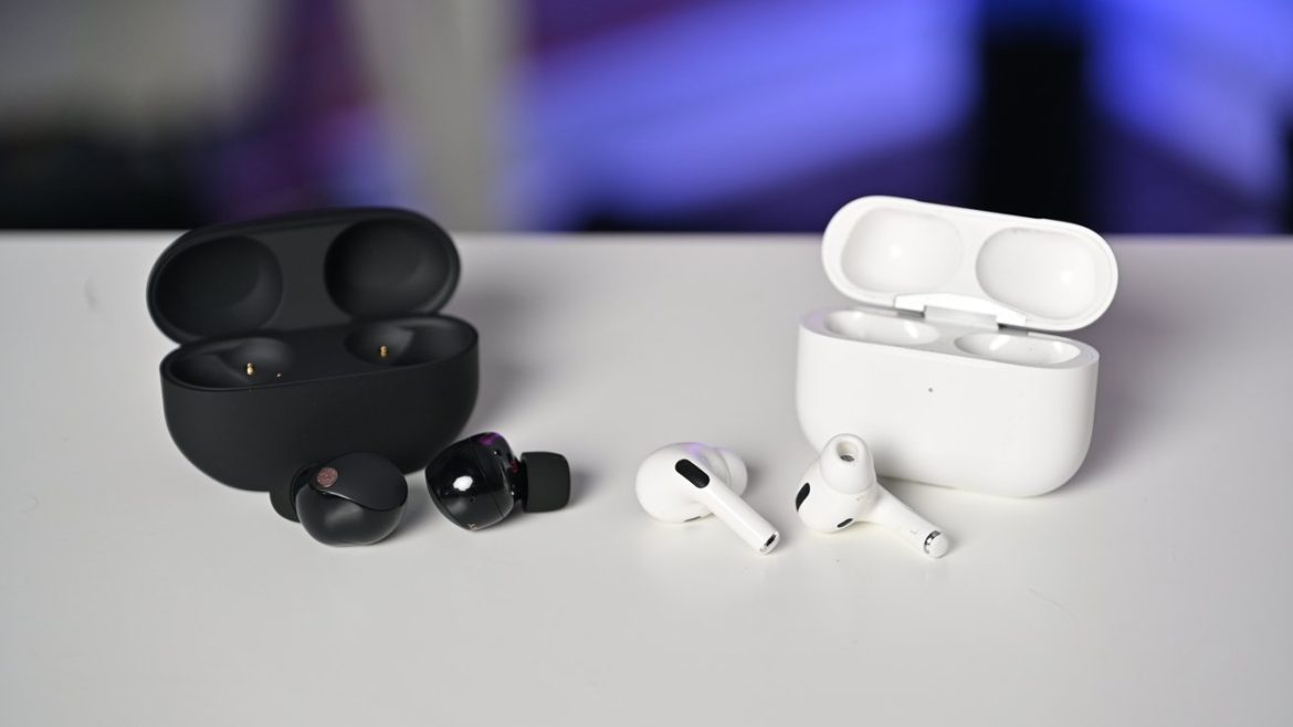 55644-113094-Sony-and-Apple-earbuds-xl