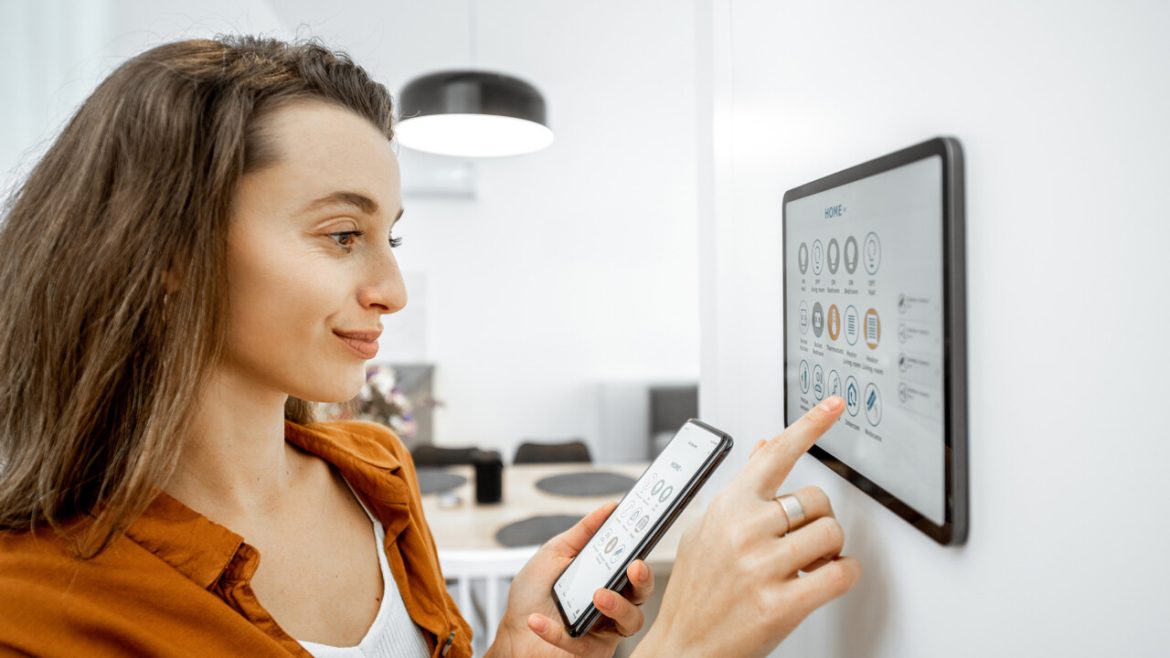 smart-home-am-panel-steuern-1280×720